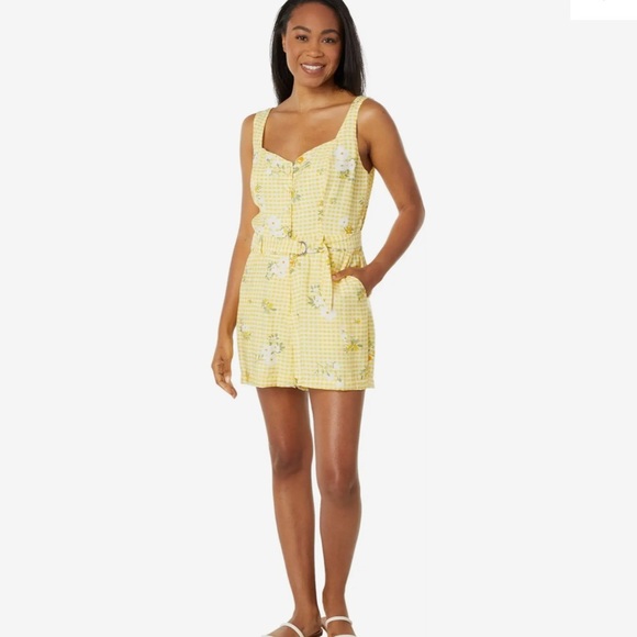 BCBGeneration Sweetheart Neckline Belt Pocket Relaxed Leg Floral Romper - Picture 10 of 10